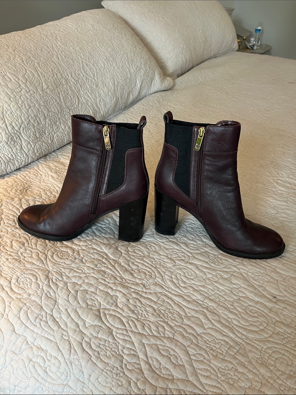 Tommy Hilfiger Burgundy Leather Block Heel Ankle Booties - Picture 2 of 5